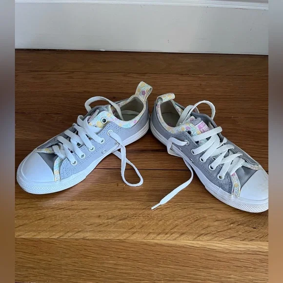 Converse Chuck Taylor Gray and Floral Low Top Girls size 1 Sneakers - Picture 4 of 9